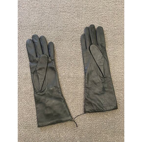 Carolina Amato Women S Black‎ Lambskin Silk lined Gloves With Buttons - Picture 2 of 5